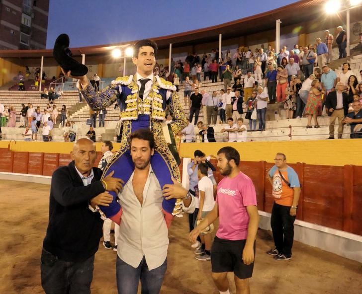 Puerta Grande para López Simón este sábado en la Tercera de La Antigua. Foto : EDUARDO BONILLA