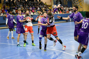 El Quabit Balonmano se une a la fiesta y logra su primera victoria del año