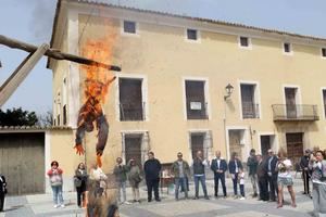 Con la Quema del Judas y entrega de trofeos, Pareja pone fin a su Semana Santa