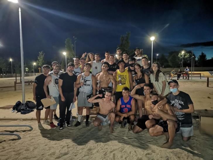 El parque de Valmores de Quer ha acogido una exhibición y competición freestyle de Calistenia