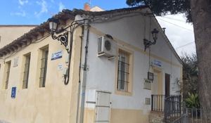 El Ayuntamiento pregunta al gobierno regional de Page por la reapertura de varios servicios importantes para Quer