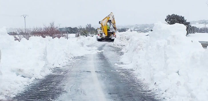 Cerca de mil caminos permanecen embolsados en sus vías, Almoguera y Pareja aún sufren cortes de luz y persisten los problemas de telefonía en Molina de Aragón