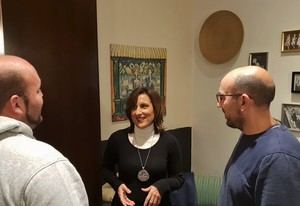 Yolanda Ramírez muestra su satisfacción por el inicio del Plan de Asfaltado en El Casar-Mesones, una de sus exigencias para aprobar los presupuestos al equipo de gobierno