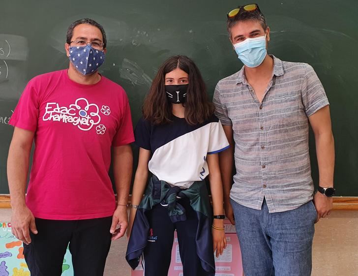 La joven Raquel García, del colegio Marista Champagnat, ganadora del 24º concurso internacional de cuentos de la Fundación Mainel