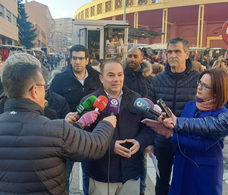 Comienza en Guadalajara, con muy buena aceptación, la Campaña de Recogida de Firmas en Defensa de la Constitución Española