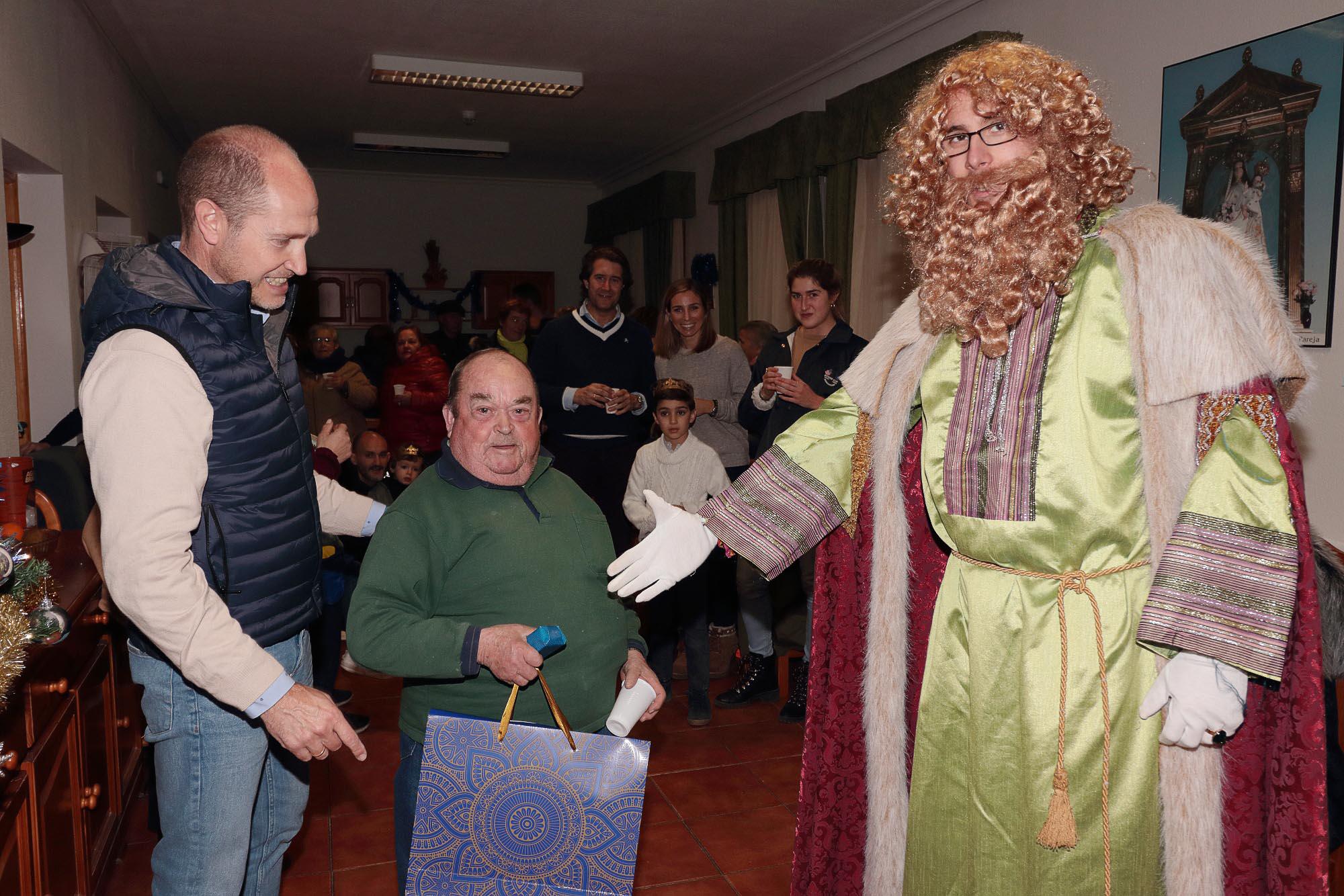 Los Reyes Magos llevan regalos y alegría a Pareja, Cereceda y Casasana |  