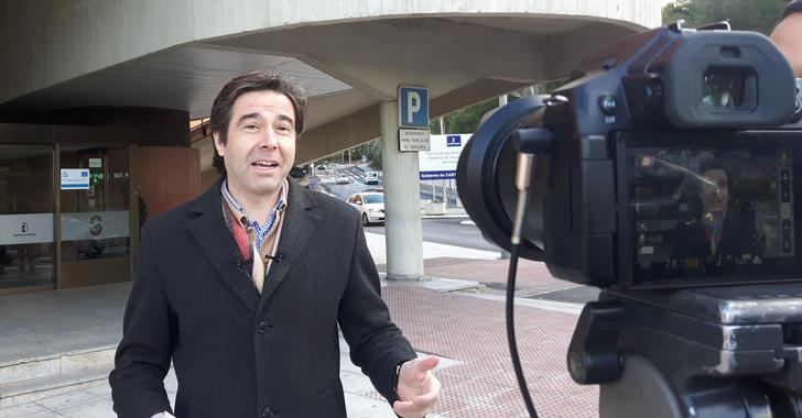 La grúa se ha llevado más de 320 veces las ambulancias averiadas con las que Page lleva de acá para allá a los enfermos