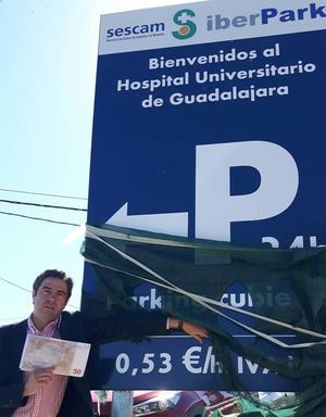 &#8220;Page castiga a Guadalajara abriendo el parking hospitalario m&#225;s caro de la historia de Castilla-La Mancha&#8221;