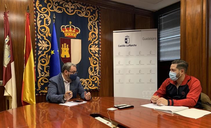 El Gobierno regional trabaja con el municipio de Brihuega en la puesta en marcha del servicio de transporte ASTRA y una nueva estación depuradora