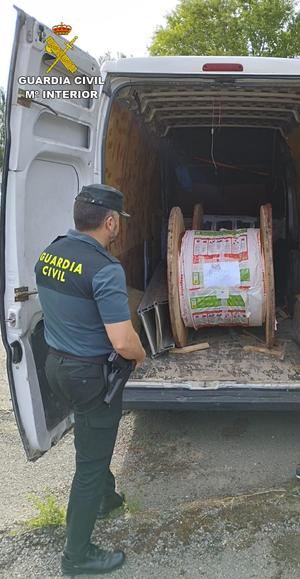 La Guardia Civil de Guadalajara detiene a una persona cuando circulaba por la A-2 por el robo de 3 bobinas de cobre de un parque fotovoltaico