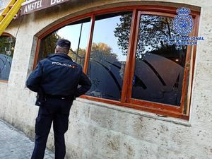 La Policía Nacional de Guadalajara detiene "in fraganti" al autor de un robo con fuerza en un bar