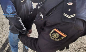 La Polic&#237;a Nacional detiene en Guadalajara a dos menores que amenazaron con un arma blanca a otro para sustraerle el tel&#233;fono m&#243;vil