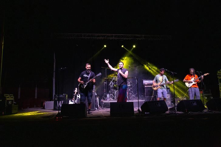 Los mejores temas de AC/DC, Extremoduro y Metallica, concentrados en la ribera del Tajo en una sola noche en el Rock in Trillo 2022