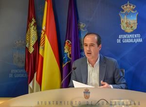 El alcalde de Guadalajara anuncia un aplazamiento fiscal para evitar problemas de liquidez a familias y aut&#243;nomos