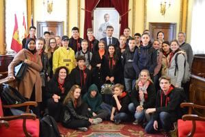 El alcalde de Guadalajara recibe a estudiantes holandeses que participan en un intercambio escolar con el IES Brianda de Mendoza