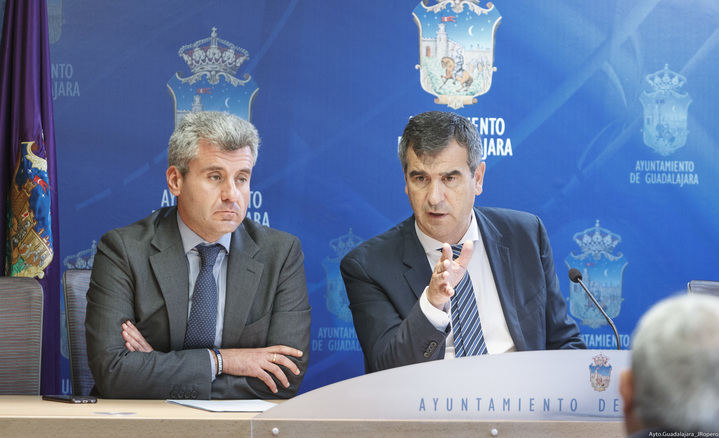 Román vuelve a bajar los impuestos en Guadalajara para 2019