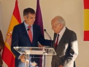 Antonio Román inaugura la Biblioteca Pública Municipal José Antonio Suárez de Puga