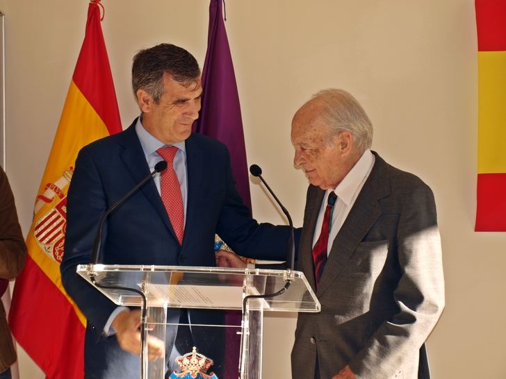 Antonio Román inaugura la Biblioteca Pública Municipal José Antonio Suárez de Puga