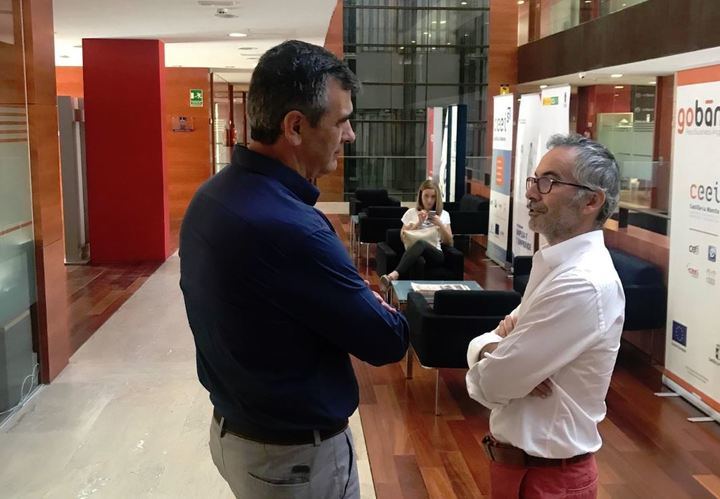Antonio Román visita en el CEEI la nueva empresa cinematográfica liderada por Pedro Solís