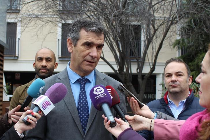 Román critica que los senadores socialistas de Guadalajara voten en contra de la devolución del IVA a las CCAA y las entidades locales