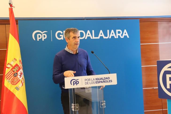 Román: Espero que el diputado socialista Alberto Rojo escuche el clamor de los guadalajareños que dice no a la amnistía y que la convivencia no se garantiza comprando votos