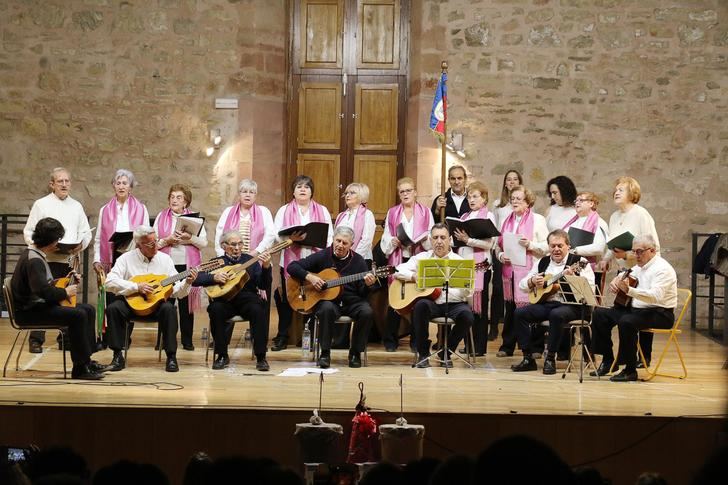 El emotivo concierto anual de la Rondalla en El Pósito de Sigüenza