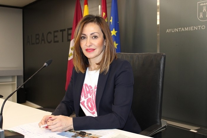 Rosa González de la Aleja: Sáez y Page utilizan a funcionarios municipales y medios materiales del Ayuntamiento de Albacete para montar un acto del PSOE y exigimos que lo paguen de su bolsillo