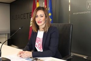Rosa González de la Aleja: Sáez y Page utilizan a funcionarios municipales y medios materiales del Ayuntamiento de Albacete para montar un acto del PSOE y exigimos que lo paguen de su bolsillo