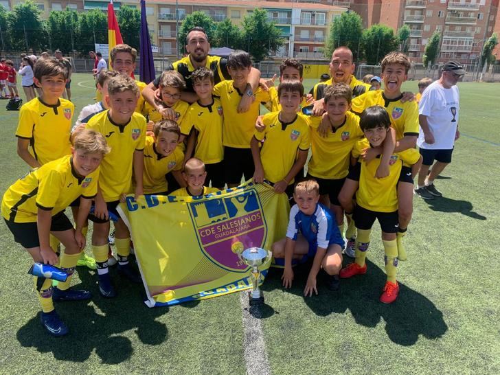 Alrededor de 1.000 jugadores disfrutan del XIV Torneo de Fútbol del C.D. Salesianos Guadalajara