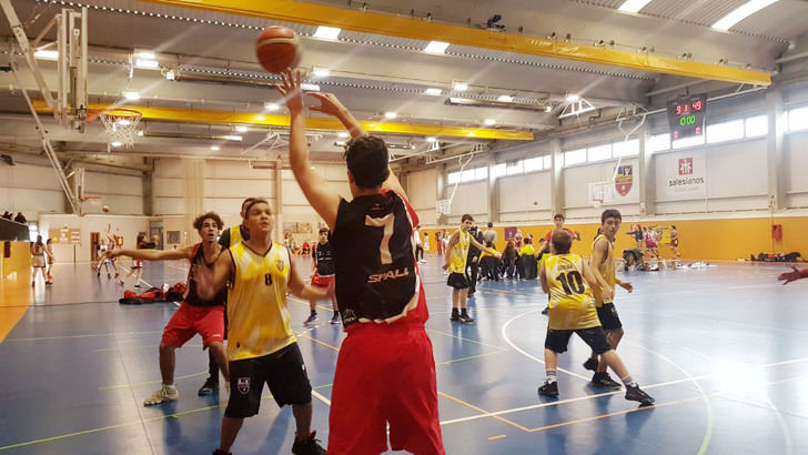 El III Torneo de Navidad de Baloncesto inauguró con éxito el 50 aniversario del CD Salesianos Guadalajara