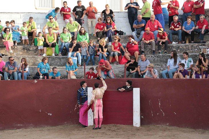 Dedicatoria del tercero a la peña Los Toreros