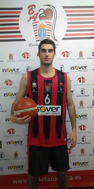 El escolta madrileño Santi Villena, nuevo refuerzo del Isover Basket Azuqueca