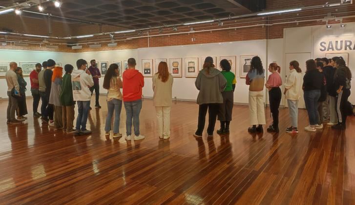 Alumnos de la Escuela de Arte de Guadalajara realizan un taller en la exposición de Saura en la Diputación