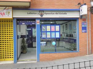 Parte del Segundo premio (69054) de la Lotería Nacional vendido este sábado en Azuqueca de Henares