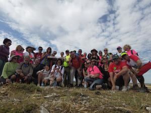M&#225;s de una treintena de senderistas participaron en Alcolea del Pinar en la inauguraci&#243;n de las rutas de senderismo