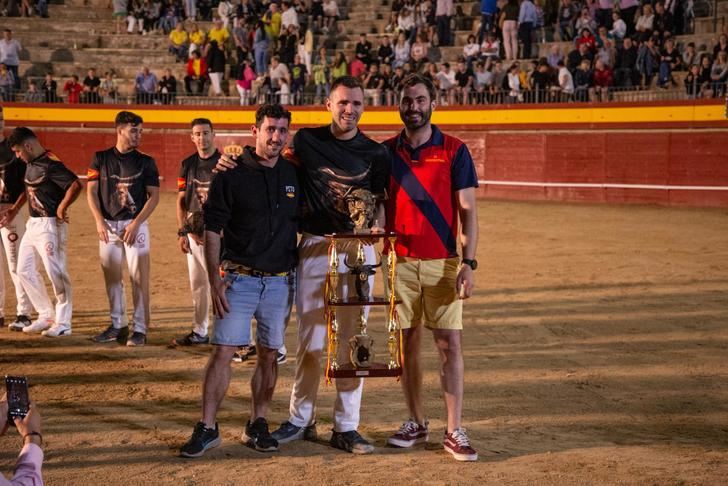 Sergio Recuero cumple su sueño de ser campeón del Concurso de Recortes Villa de Trillo, su pueblo