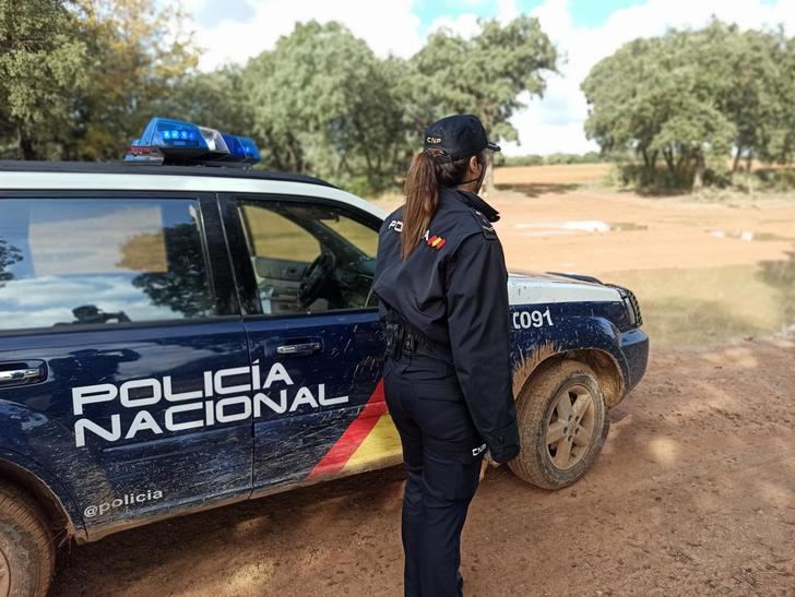 La Policía Nacional de Guadalajara localiza a un matrimonio que se había desorientado en el campo cuando buscaba setas