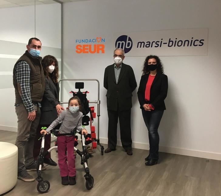 Fundación SEUR entrega más de 13.000 euros a una niña de Guadalajara para financiar su rehabilitación