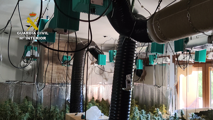 La Guardia Civil detiene en El Casar a dos personas por tráfico de drogas