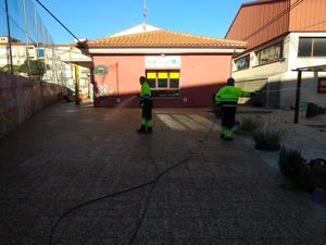 El Ayuntamiento de Sigüenza desinfecta contra coronavirus los centros educativos