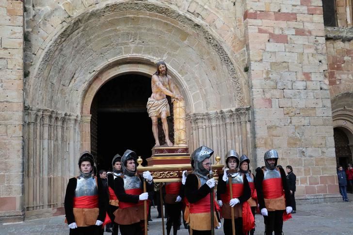 La procesión de Lunes Santo de Sigüenza resuena en las travesañas