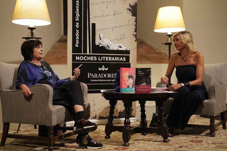 Rosa Montero protagonizó la primera velada literaria seguntina, a las puertas del otoño