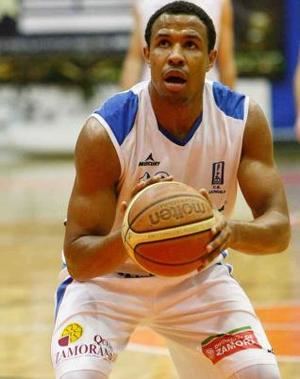 El ala-pívot Jeff Solarin, tercer refuerzo para el Isover Basket Azuqueca