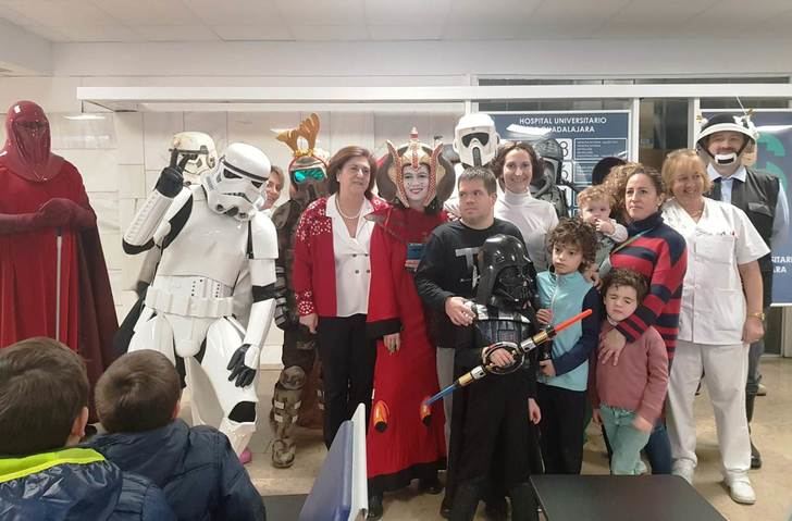 La Legión 501-Spanish Garrison con el universo Star Wars visita el Hospital de Guadalajara