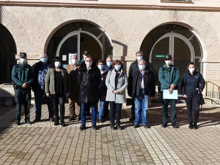 La subdelegada del Gobierno visita el cuartel de Cifuentes y mantiene un encuentro con alcaldes de la demarcación