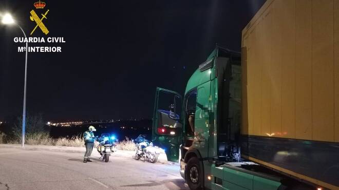 La Guardia CIivil de Guadalajara investiga a un camionero por "manipular" el tacógrafo 