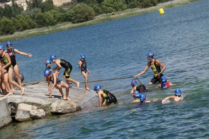 Jesús Cabrero y Tania Álvarez vencen en el VI Acuatlón Dani Molina