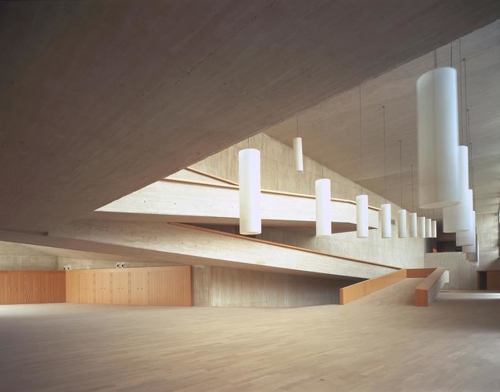 Amenaza con un punzón y una pistola a sus compañeros de trabajo en el teatro Buero Vallejo de Guadalajara