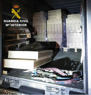 La Guardia Civil detiene a dos personas en Torija por robar 78 televisores de un cami&#243;n