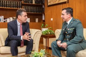 Francisco Tierraseca agradece al teniente coronel Gil Armario la dedicaci&#243;n desempe&#241;ada durante su trayectoria profesional al frente de la Comandancia de Toledo 
